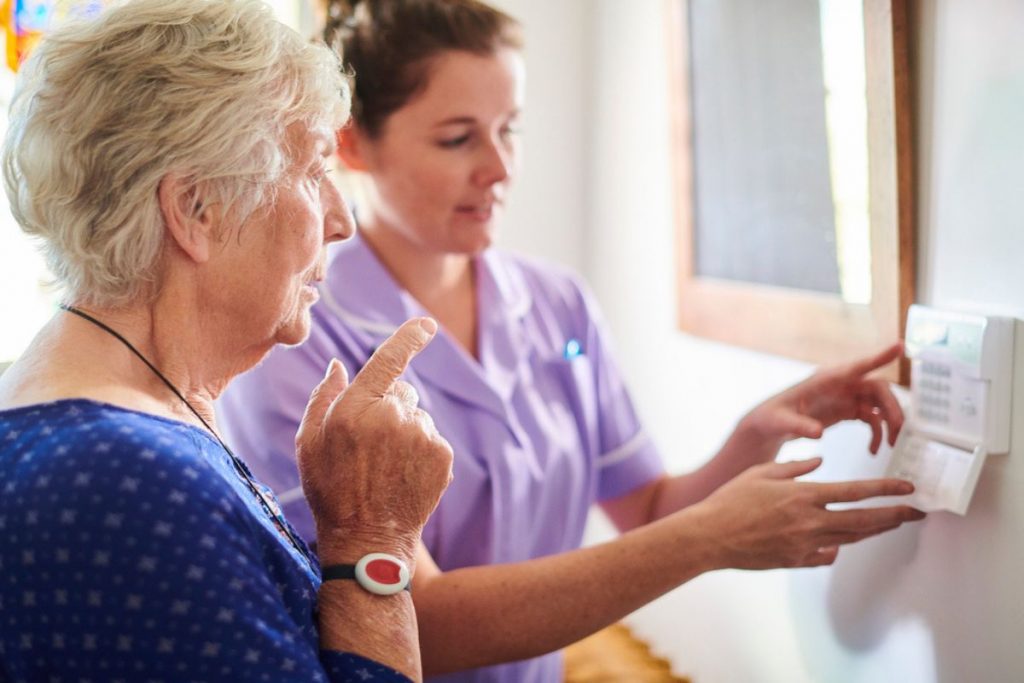 découvrez notre solution de téléalarme pour seniors, offrant une sécurité optimale et une assistance 24/7. protégez vos proches grâce à des dispositifs faciles à utiliser, garantissant tranquillité d'esprit et réactivité en cas d'urgence.